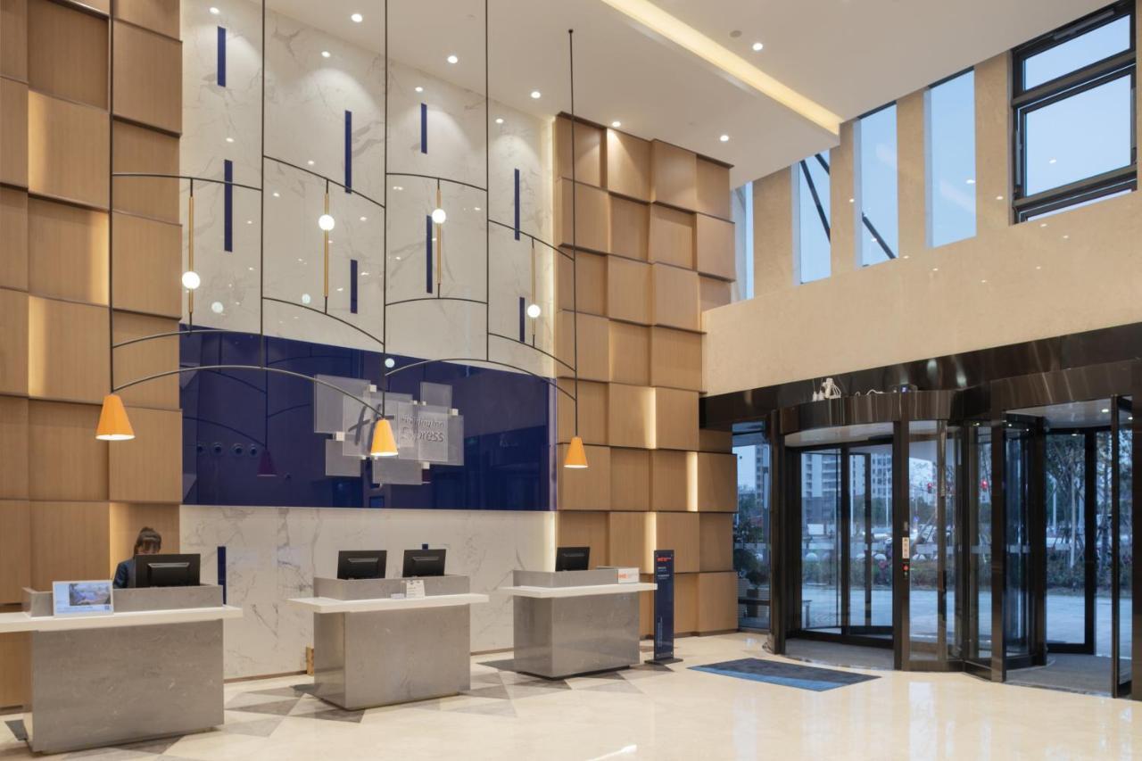 Holiday Inn Express Shanghai Huijin By Ihg Exteriör bild