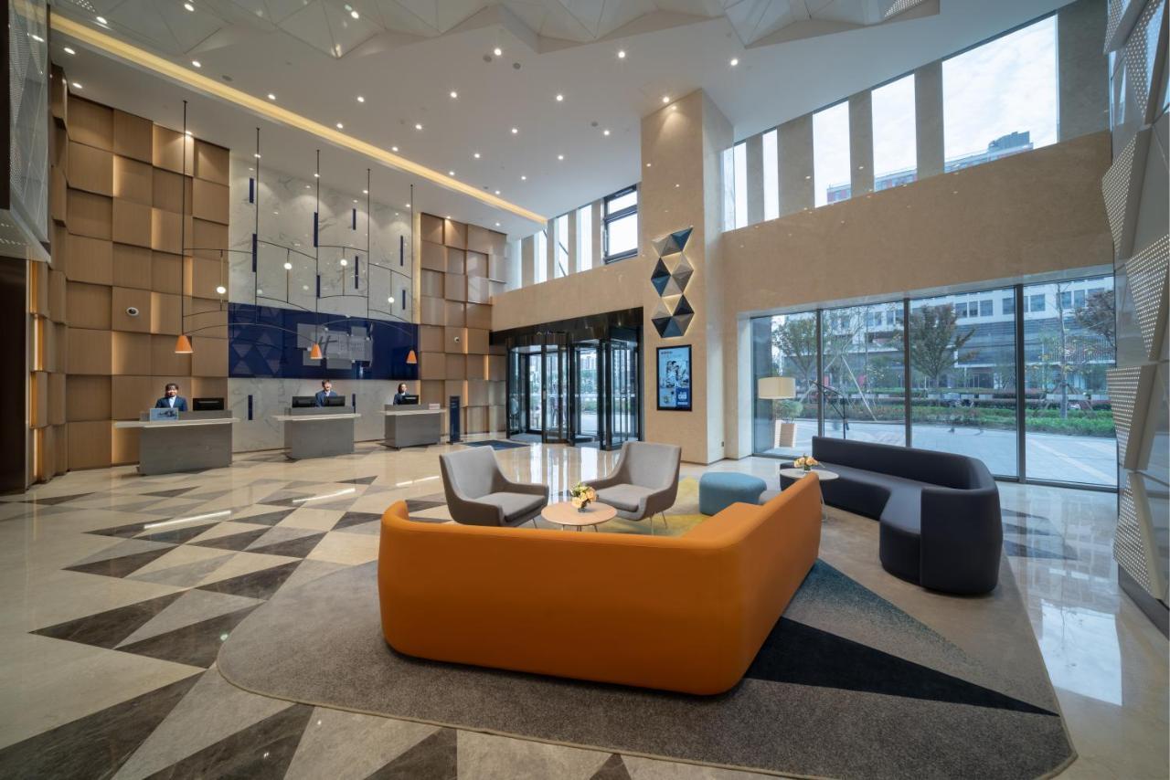 Holiday Inn Express Shanghai Huijin By Ihg Exteriör bild